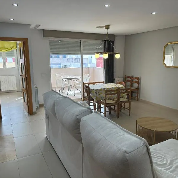 Triplex 4 Bed Penthouse Sea Views Casa Privee - Lux Four bed Two bath Terraces & Balconies, khách sạn ở Puerto de Sagunto