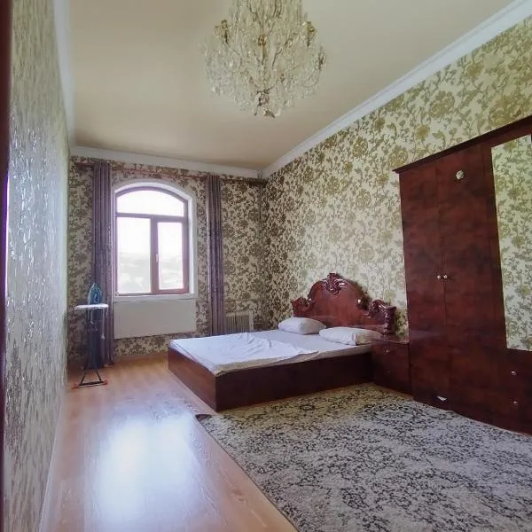 Royal 2-room apartment, hotel en Dushanbe