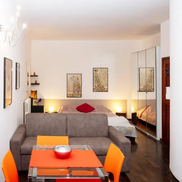 Casa di Flo - Medieval City Centre with WiFi & AC, hotel in Ferrara
