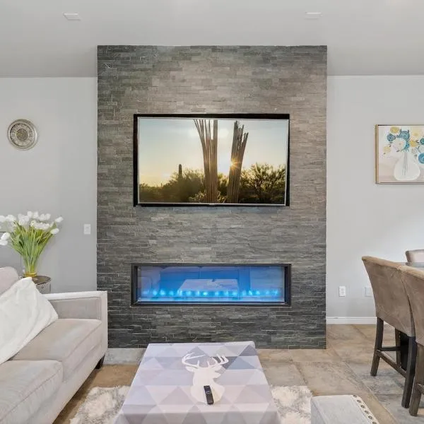 Serene Retreat with Pool & Spa 3 Bed 3 Bath – hotel w mieście Tucson
