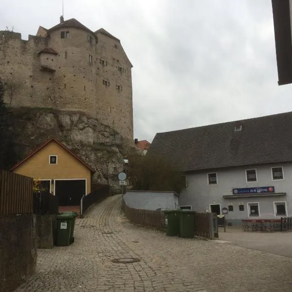 Zur Krone, hotel in Wolfsegg
