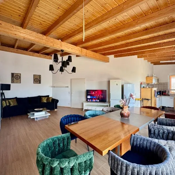 Ferienhaus Event Haus EMG Hockenheim für Familien und Gruppen bis 22 Personen mit Partyraum, hotel en Hockenheim