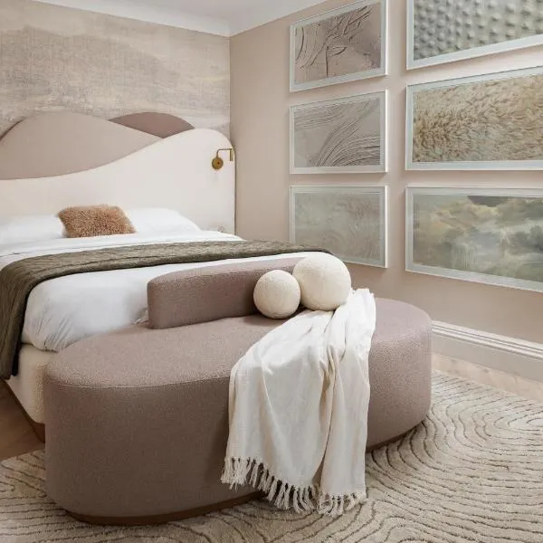 Roy Palace - 4 luxurious suites in a prime central location, hotel a Braşov