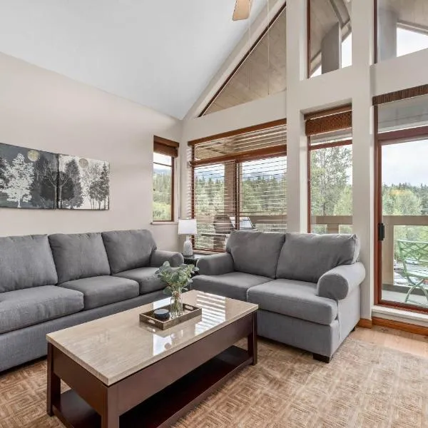 2BR in Nicklaus North, Mountain Views, Bright and Spacious, Tranquil Location, Hotel in Whistler