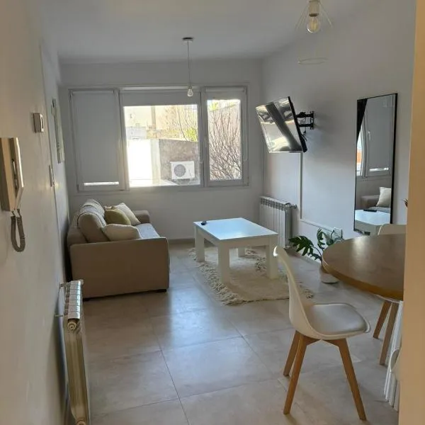 Moderno y luminoso, a metros del centro, hotel in Bahía Blanca