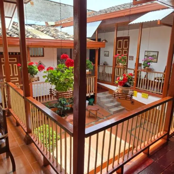 Casa Patrimonial Abejorral - CASA GASAMA, hotel en Abejorral