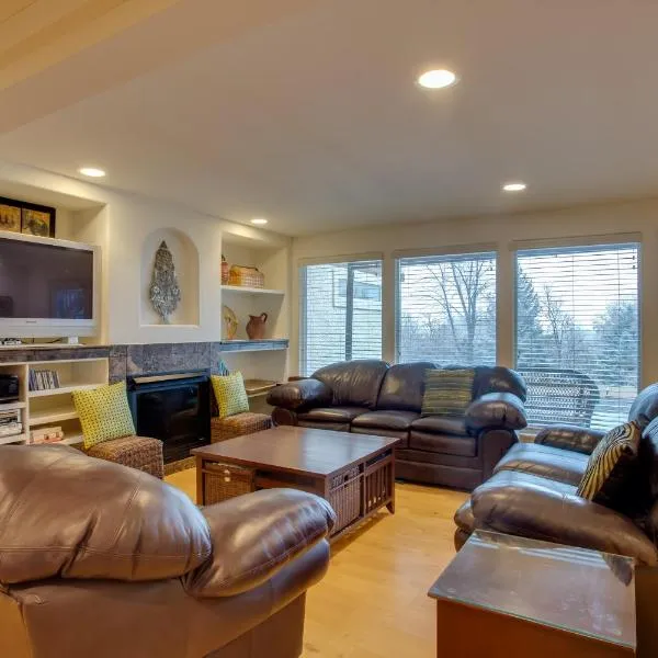 Grand Junction Abode about 2 Miles to Wineries and Golf!, hotel in Grand Junction