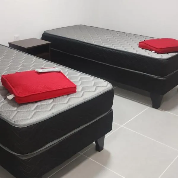 Hostal GYT, hotel en Caldera