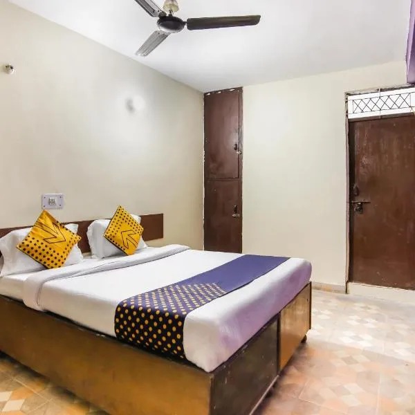 SPOT ON Hotel Harry's 1 Near Select Citywalk Mall, hotel in New Delhi