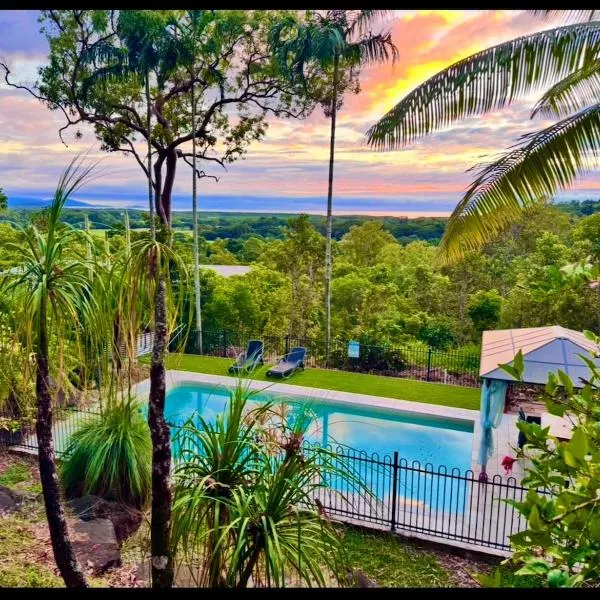 포트 더글러스에 위치한 호텔 Mount Panorama sea and valley views whole house and garden private