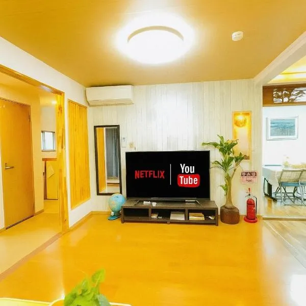 晶 距离车站步行5分钟 关西机场难波心斋桥直达 5 bedroom最多可住13人 超大客厅大电视有Netflix: Osaka'da bir otel