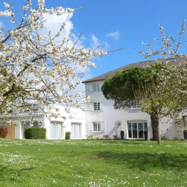 Logis Hôtel Restaurant des Châteaux – hotel w mieście Azay-le-Rideau