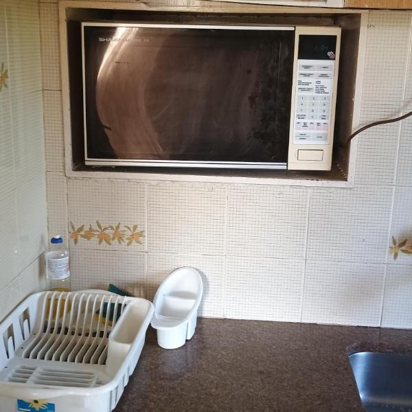 Casa com piscina para até 6 pessoas com duas camas de casal e sofá-cama casal - Foto 4