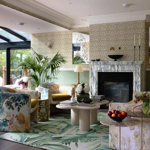 Thames Mansion - Water View, hotel in Staines