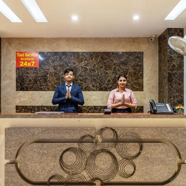 HOTEL CORPORATE PALACE Near Terminal 3 WITH- FREE AIRPORT PICKUP, hotel in Jāmb