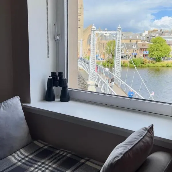River-View Loft, sleeps 4, with parking, hotel in Inverness