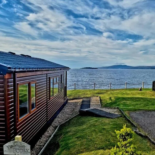 MacKenzies Bothy - SeaFront Cabin, hotel in Broadford