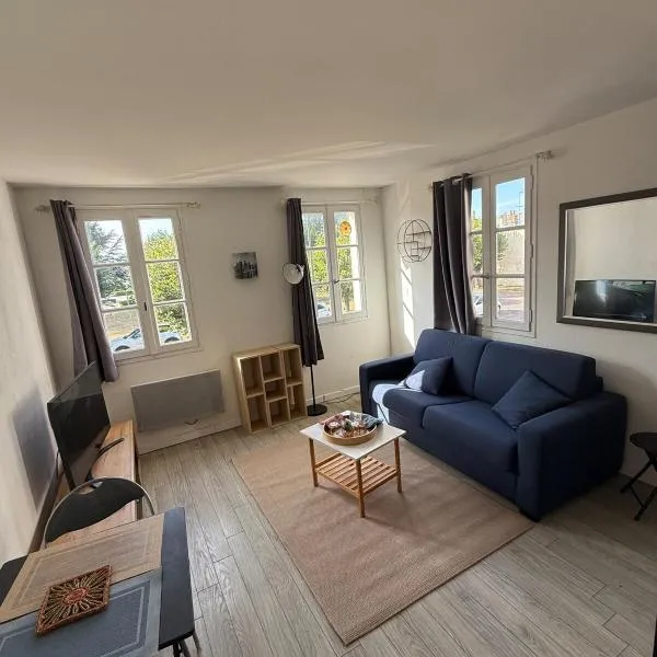 Studio au cœur du village d'arts, hotel in Dives-sur-Mer