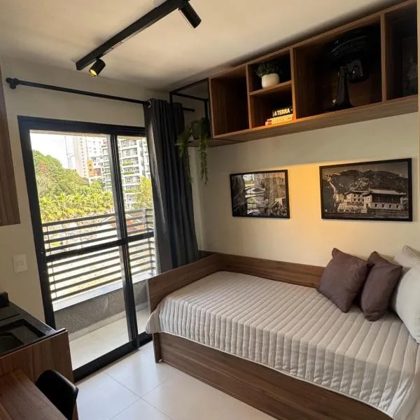 O melhor do Ecoville com sacada - Novinho!, hotel in Curitiba