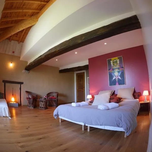 Les Fous du Village, hotel v destinaci Saint-Esteben