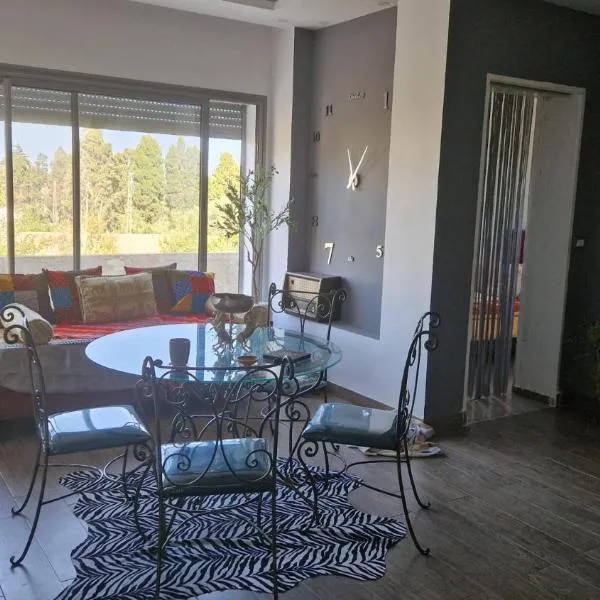 grand appartement la roche、Banzartのホテル