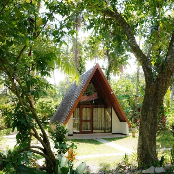 Coco Breeze Cabanas - free Airport pick up or drop off, hotel in Katunayake