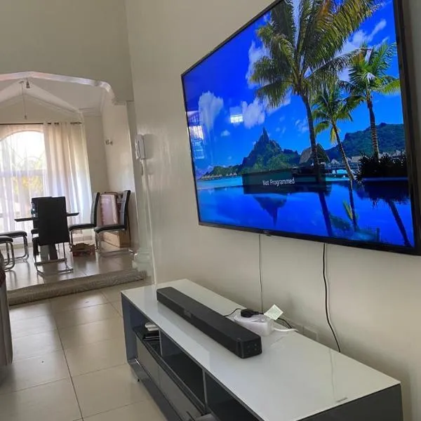 SEBULENI SEA LUXURY HOMESTAY WALK TO NYALI BEACH Mombasa, hotel in Mombasa