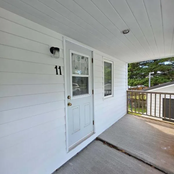 Hunts Point Rustic Coastal Retreat with King Bed, hotel i Summerville Centre