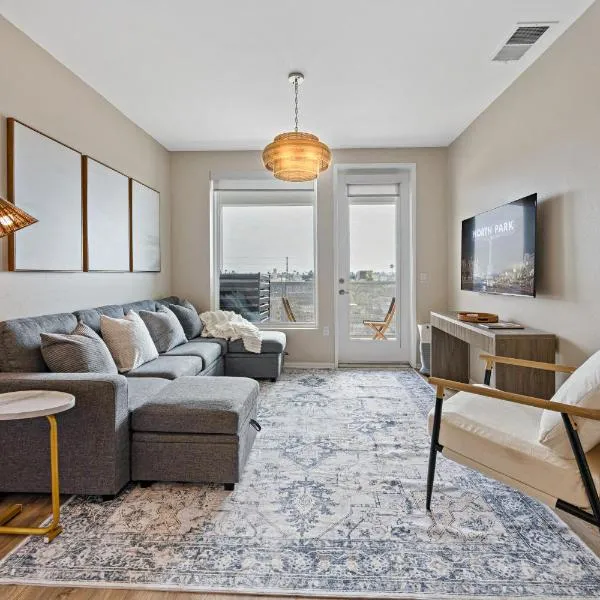 LUX Oasis North Park, King Beds, Workspaces, Parking