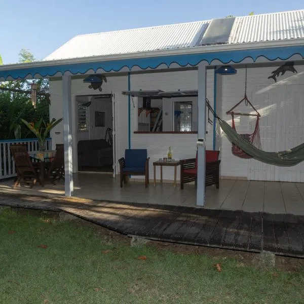 Gite le colibri Bungalow Azur avec réserve d'eau, hotel in Saint-François