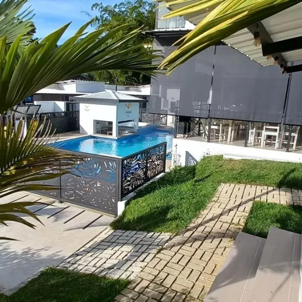 Hotel y Cabañas Parinzzi, hotel di Guatapé