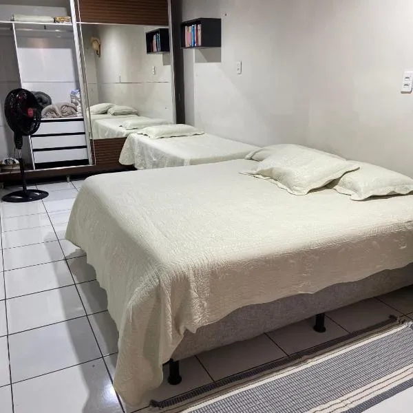 Kitnet com quarto amplo e cozinha Santarém- Pará, hotel in Santarém