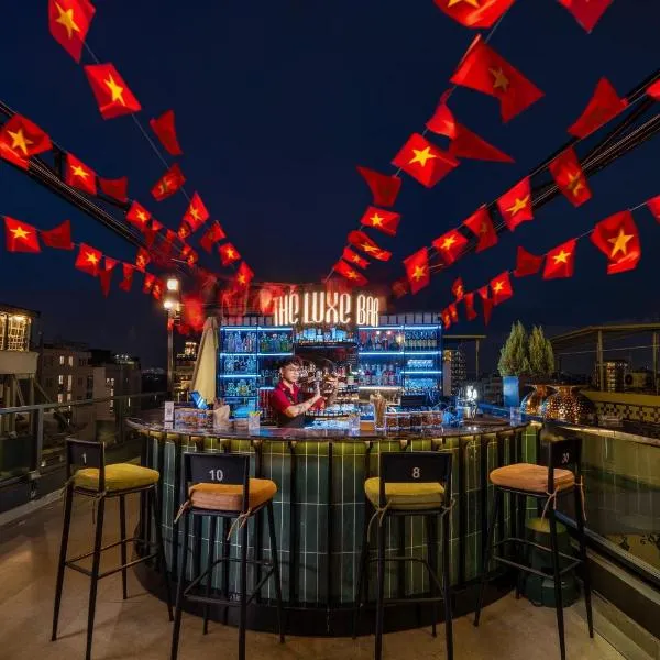Le Premier Hotel & Rooftop Bar, hotel v Hanoji