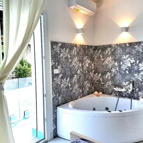 Blue Life, sea-luxury rooms on the beach between Palermo and Cefalu', hôtel à Casteldaccia