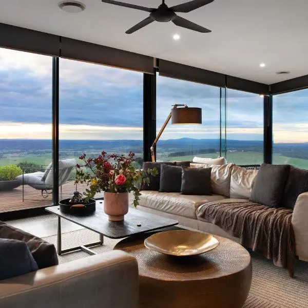 Sky High- iconic ridge-top retreat, hotel i Hepburn Springs