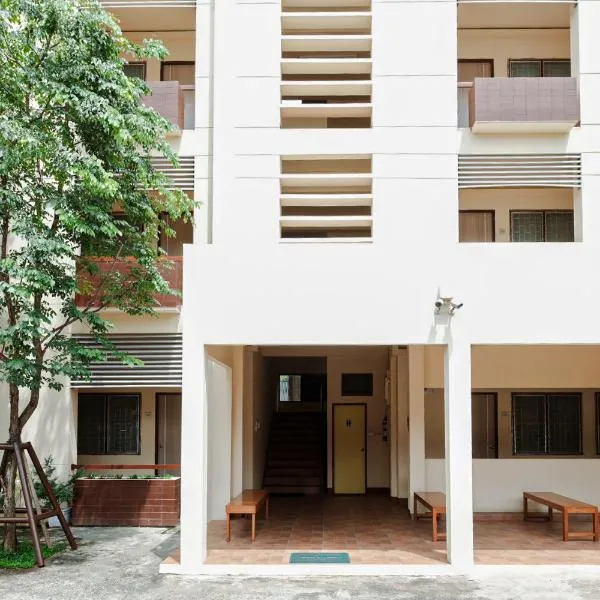 Thong Poon Apartment Chiang Mai, отель в Чиангмае