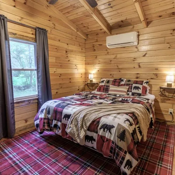 Copperhead Cabin- Hocking Hills Hot Tub Games, hotel v destinaci Logan