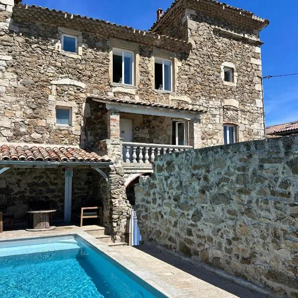 Gite du Chateau, hotel em Éclassan