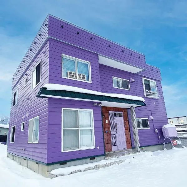 Furano House, 1F Apartment, 2 Bedrooms, Max 8PP - 6 Adults 2 Kid, Near JR, Group Travel, Onsite Parking, hotel in Furano