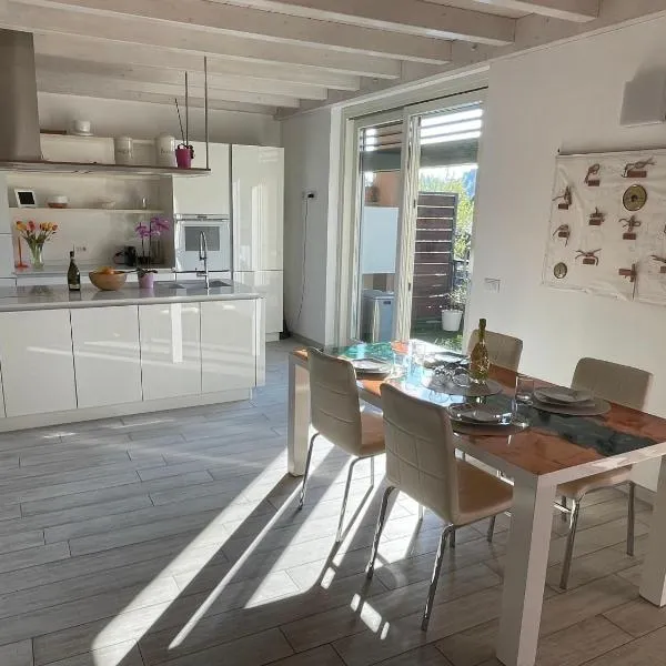 Charme Lake Loft, hotel a Ispra