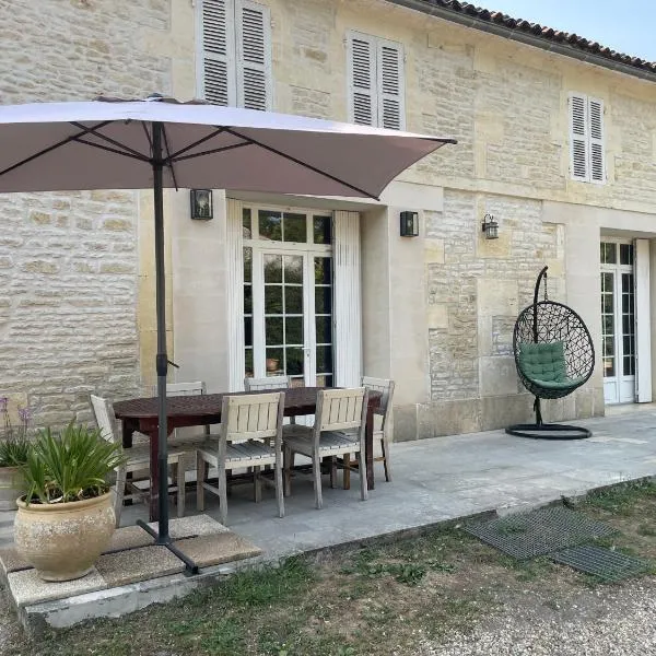 Longère typique charentaise, hotel sa Migron