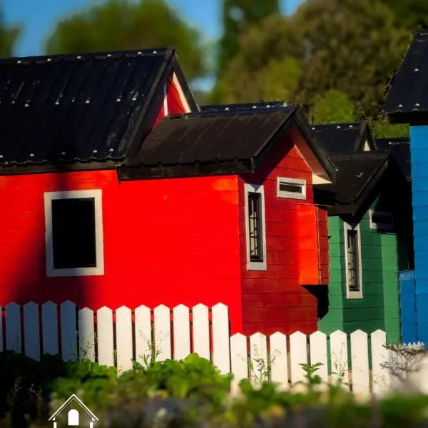 KUMA KUMI VILLAGE - Colorful Cabins in Maribaya, Lembang, hotel v destinaci Patrol