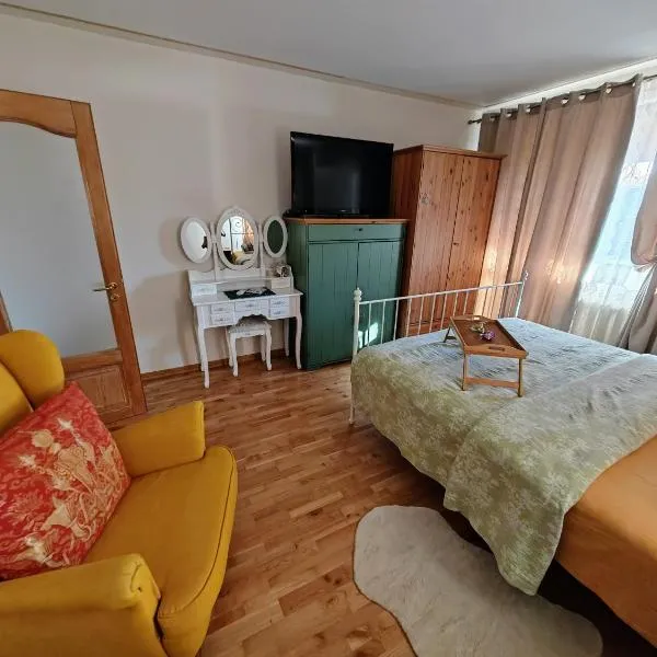 CASA DE SUB MAGURA, hotel in Simeria