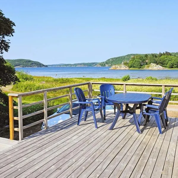 4 person holiday home in HENÅN-By Traum, hotel in Henån