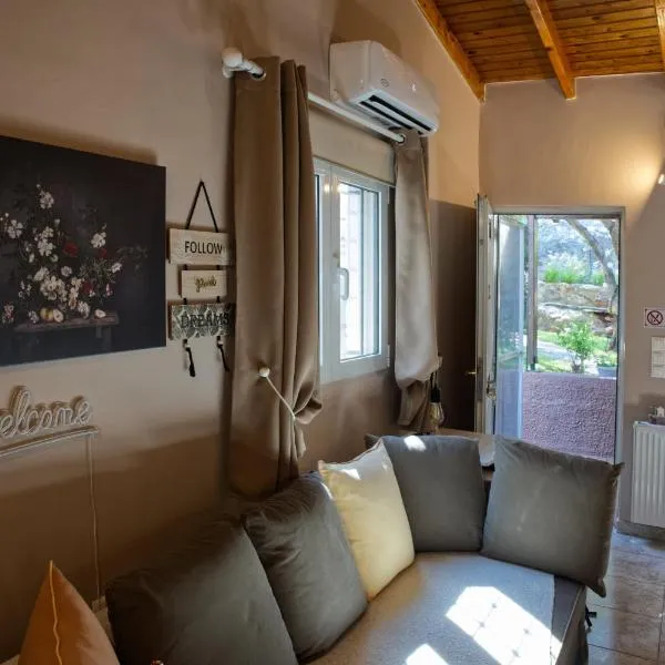 Rest & Reveal apartments, hotel in Vari