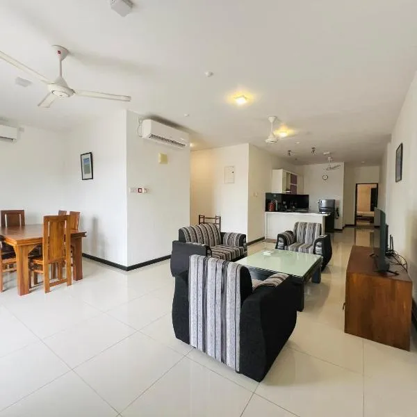 SKYLINE SUITE Luxury Penthouse at The Highness Rajagiriya, hotel in Rajagiriya