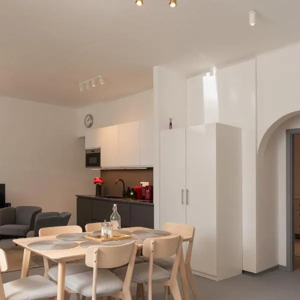 New spacious apartment for 6 people, direct entrance, hotelli Prahassa