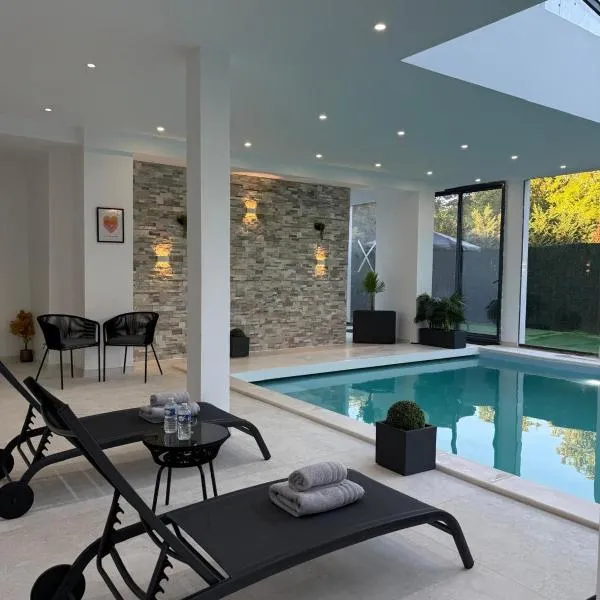 EXCEPTIONNEL Studio VERSAILLES, hotel v destinaci Le Chesnay