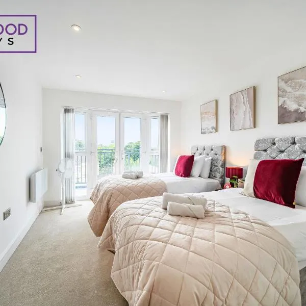 Brand New Premium Serviced Apartments, Free Parking, High-Speed WiFi By Redwood Stays, hotel a Cove