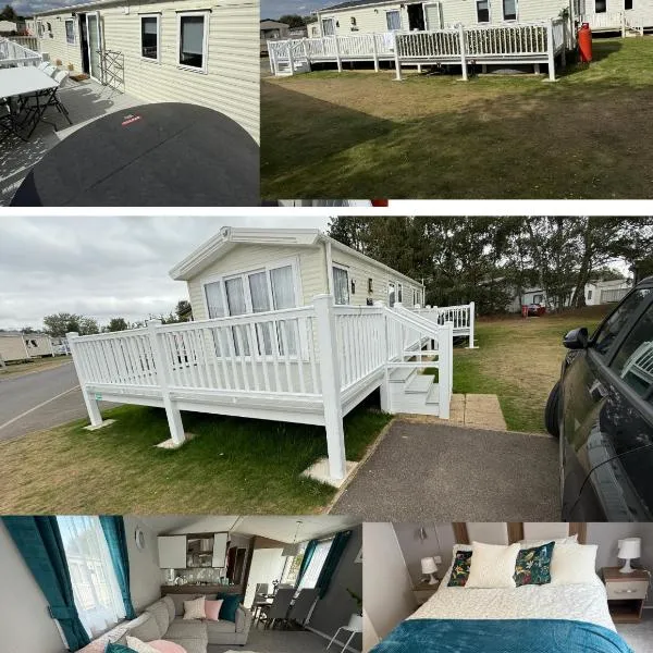 LuxeHaven at Tattershall Lakes Park with Hot Tub, hotel i Tattershall